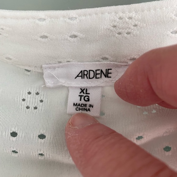 Pretty Summer Eyelet top - Picture 3 of 3